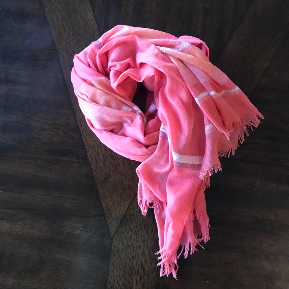 Gorgeous women’s scarf - Never been used!